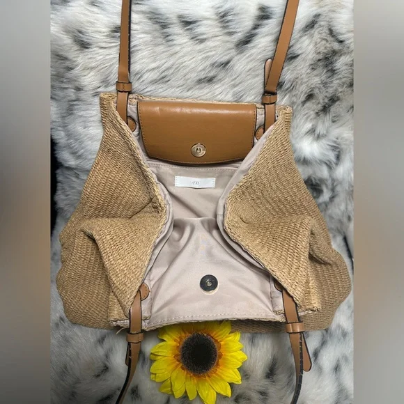 H&M Tan Woven Tote Bag - Picture 2 of 3